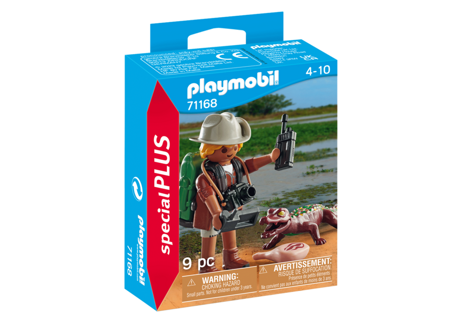 Researcher with young caiman – box_front